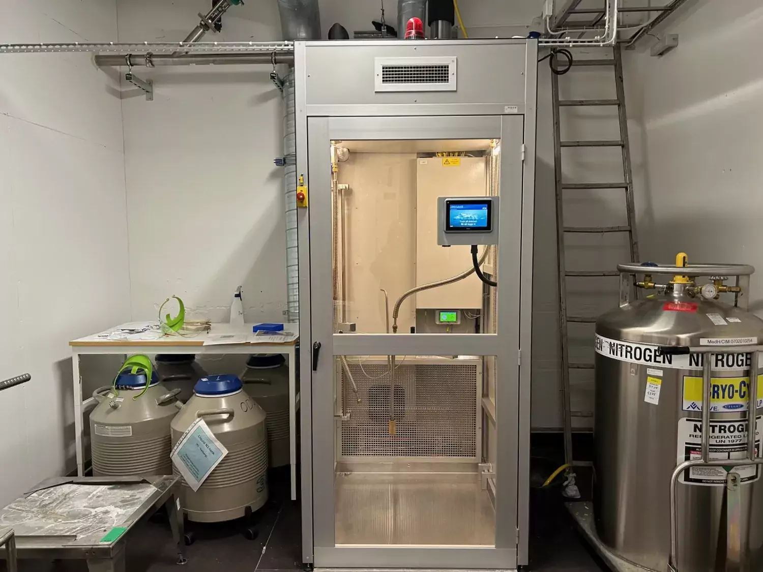 Photot of cryosafetyfill cabinet in ANA Futura.