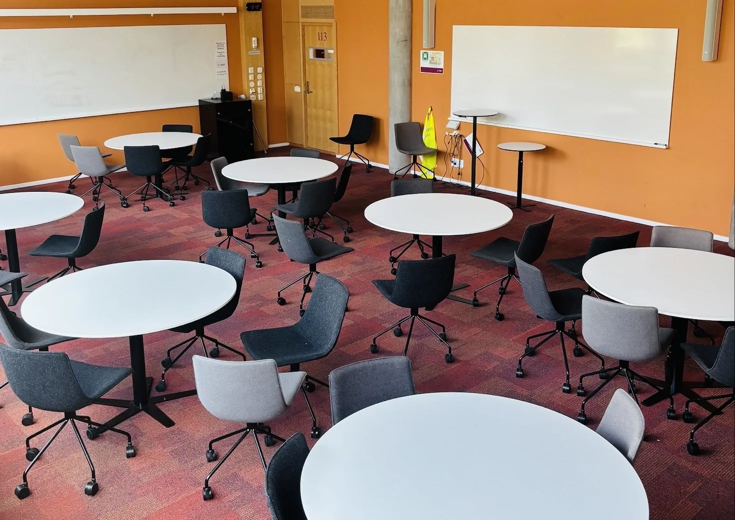 The image shows S 113, a lecture hall with 40 seats