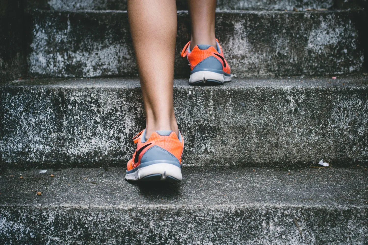 Two feet walking in stairs.