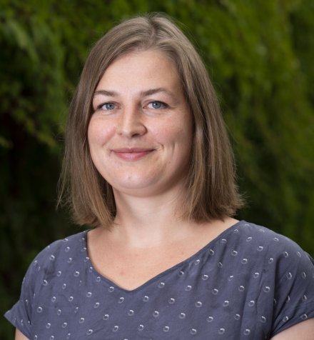 Portrait of Janina Seubert, outside on campus Solna.