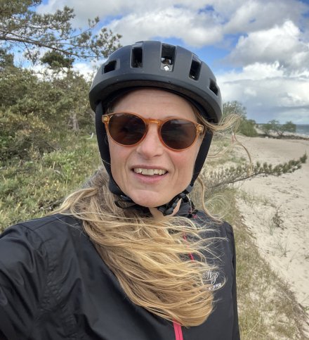 Pernilla Alencar Siljehag with her hair blowing in the wind, at a beach during the tandem tour.