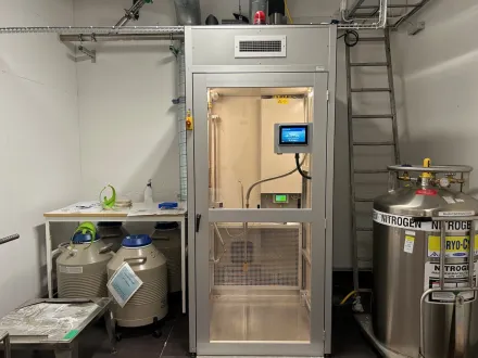 Photo of a cryosafetyfill cabinet in ANA Futura.